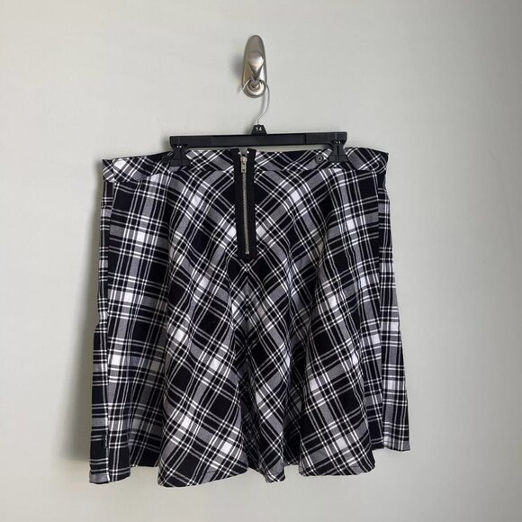Tripp NYC Daang Goodman Black Plaid Pleated Mini Skirt - Picture 5 of 8